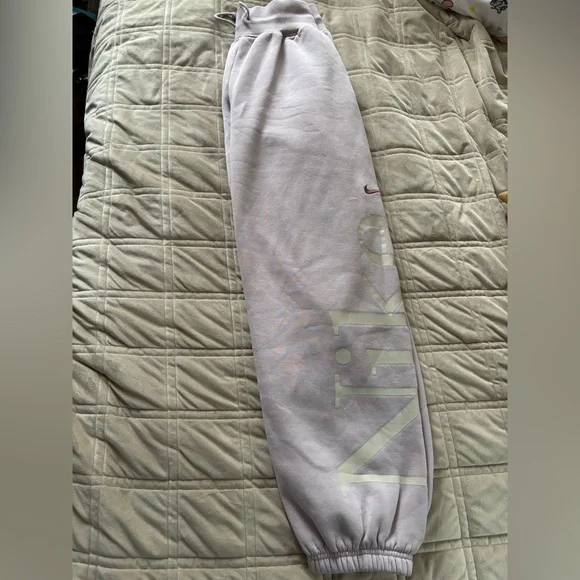 Nike Soft Gray / purple Joggers - Picture 3 of 8